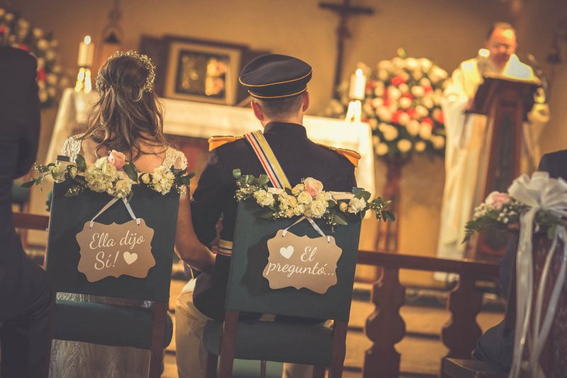 Los novios en el altar