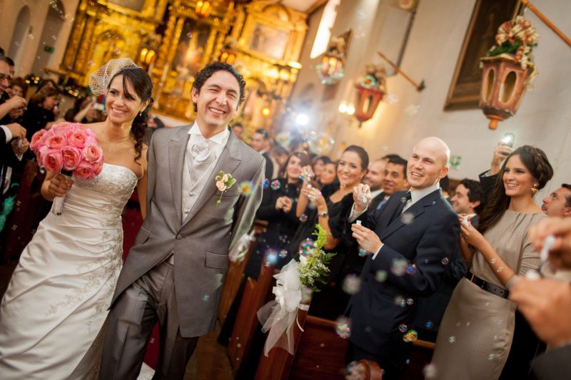 Sergio y Paula en la iglesia