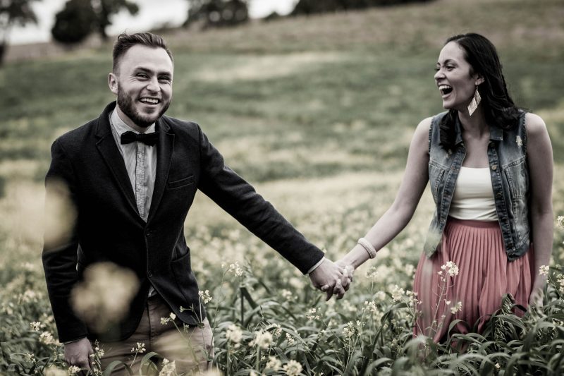 Camilo y Silvia de la mano en  Villa de Leyva